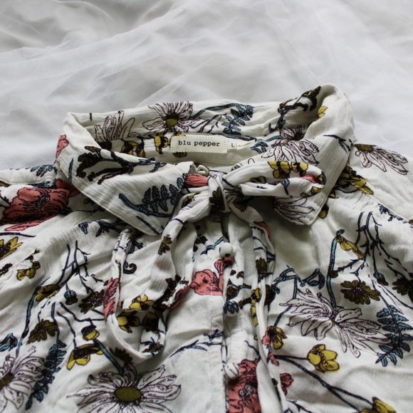 White floral peasant sleeve blouse - Picture 6 of 7